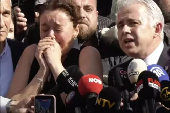 Avukati aciklama yaparken yanina gelen anne Minguzzinin dudaklarindan tek cumle