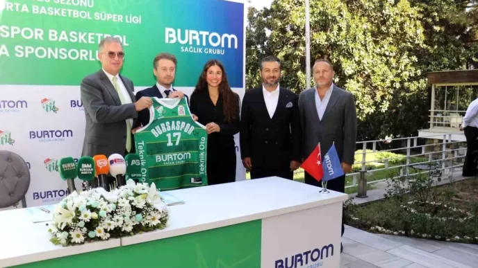 BURTOM Bursaspor Basketbol Takiminin Forma Sponsoru Oldu