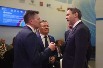Bakan Bayraktar Moskovada Enerji Isbirligi Gorusmeleri Gerceklestirdi