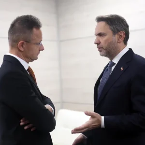 Bakan Bayraktar Moskovada Macaristan Disisleri Bakani ile Gorustu