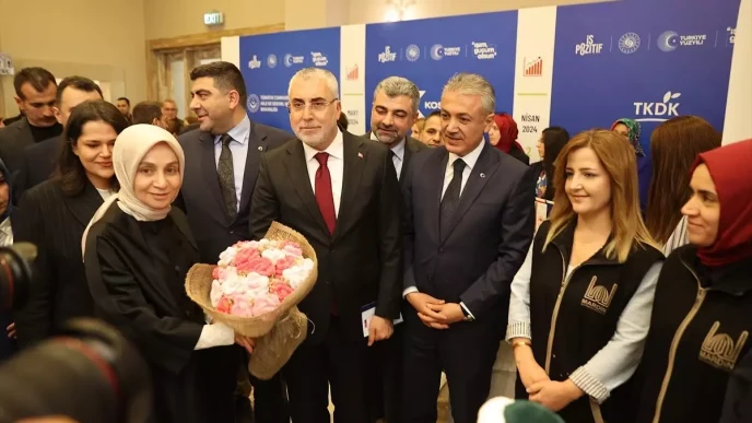 Bakan Isikhan Mardinde Yuzyilin Kadin Istihdami Is Pozitif Kapanis Programinda