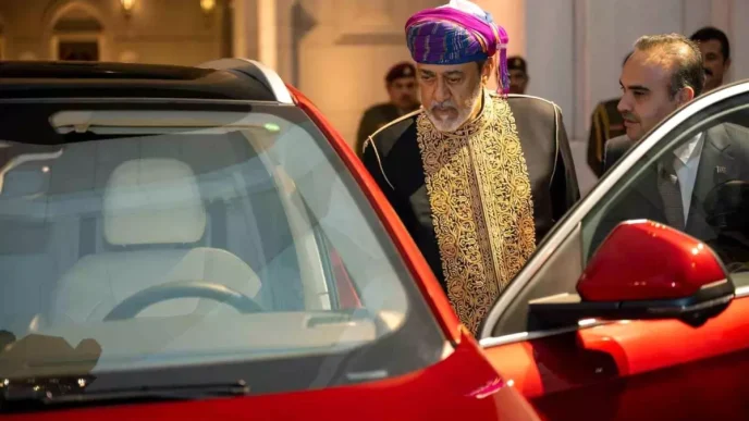 Bakan Kacir Anadolu kirmizisi Togg Turkiye Umman dostlugunun simgelerinden biri oldu