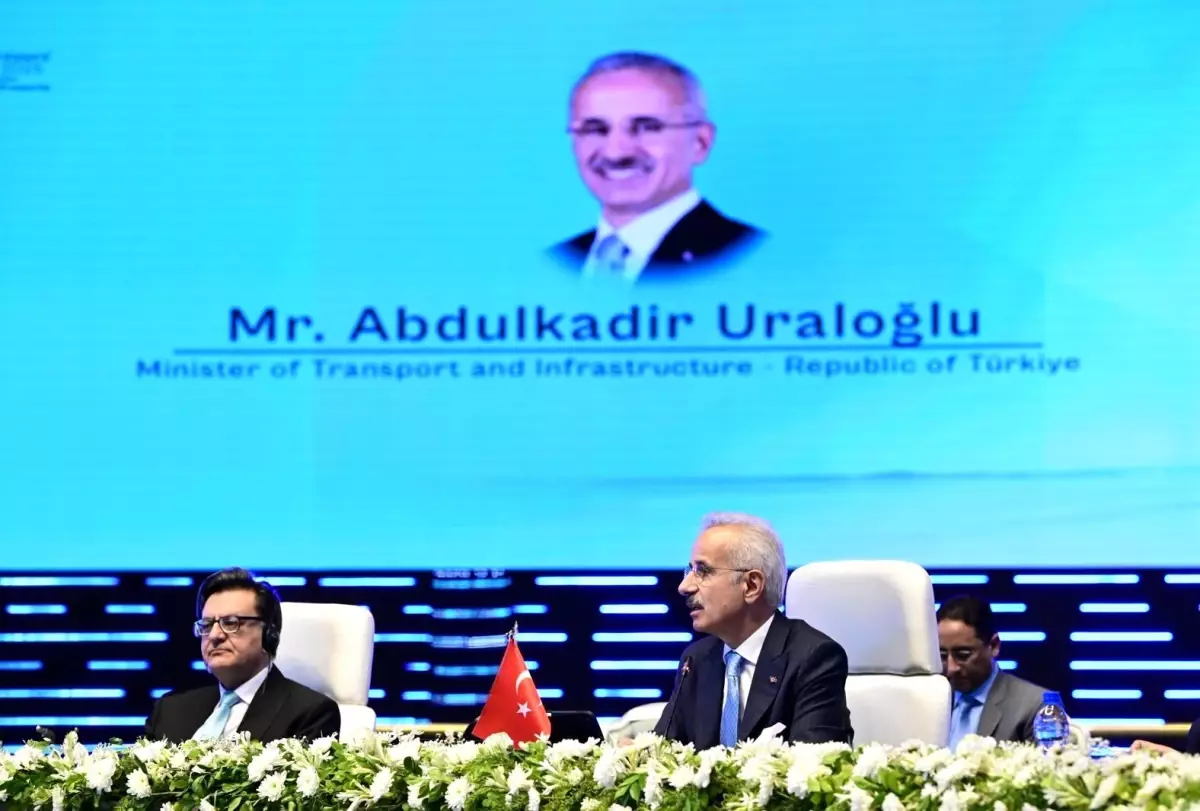 Bakan Uraloglu Ulkemizin stratejik konumunu yaklasik 300 milyar dolarlik yatirim