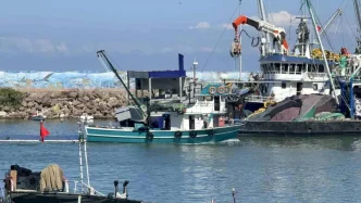 Balikcilar Hamsi Icin Hava Sicakliginin Dusmesini Bekliyor