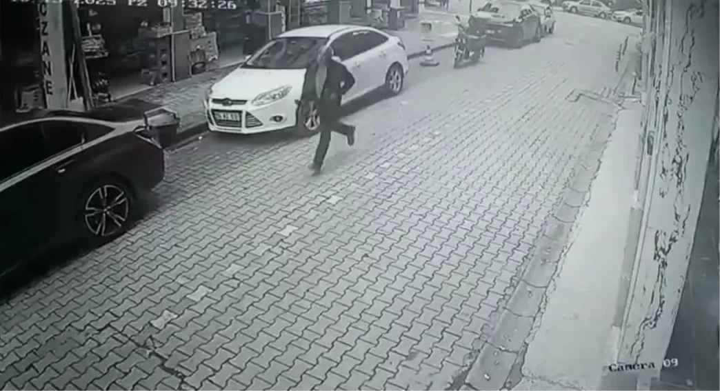 Banka Soygunu Kamerada 43 Bin Lira Calan Supheli Yakalandi
