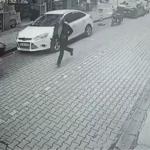 Banka Soygunu Kamerada 43 Bin Lira Calan Supheli Yakalandi