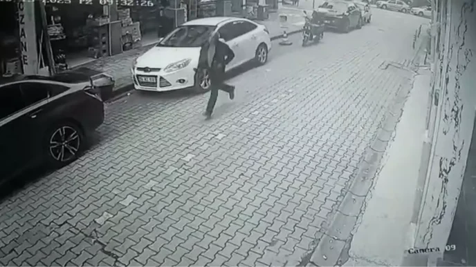 Banka Soygunu Kamerada 43 Bin Lira Calan Supheli Yakalandi