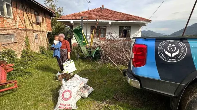 Bartinda Ekonomik Sorunlar Yuzunden Irmaga Atlayan Adama Yardim Eli