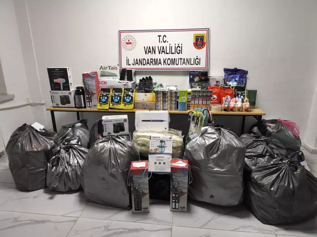 Baskalede 1 Milyon 200 Bin Liralik Kacak Esya Ele Gecirildi