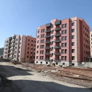 Belende Deprem Sonrasi Afet Konutlari ve Ticaret Merkezi Insaati Devam