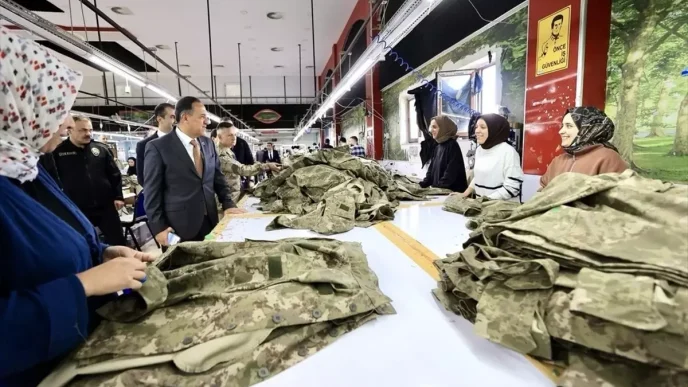 Bingol Valisi Usta Solhan Tekstil Atolyesini Ziyaret Etti