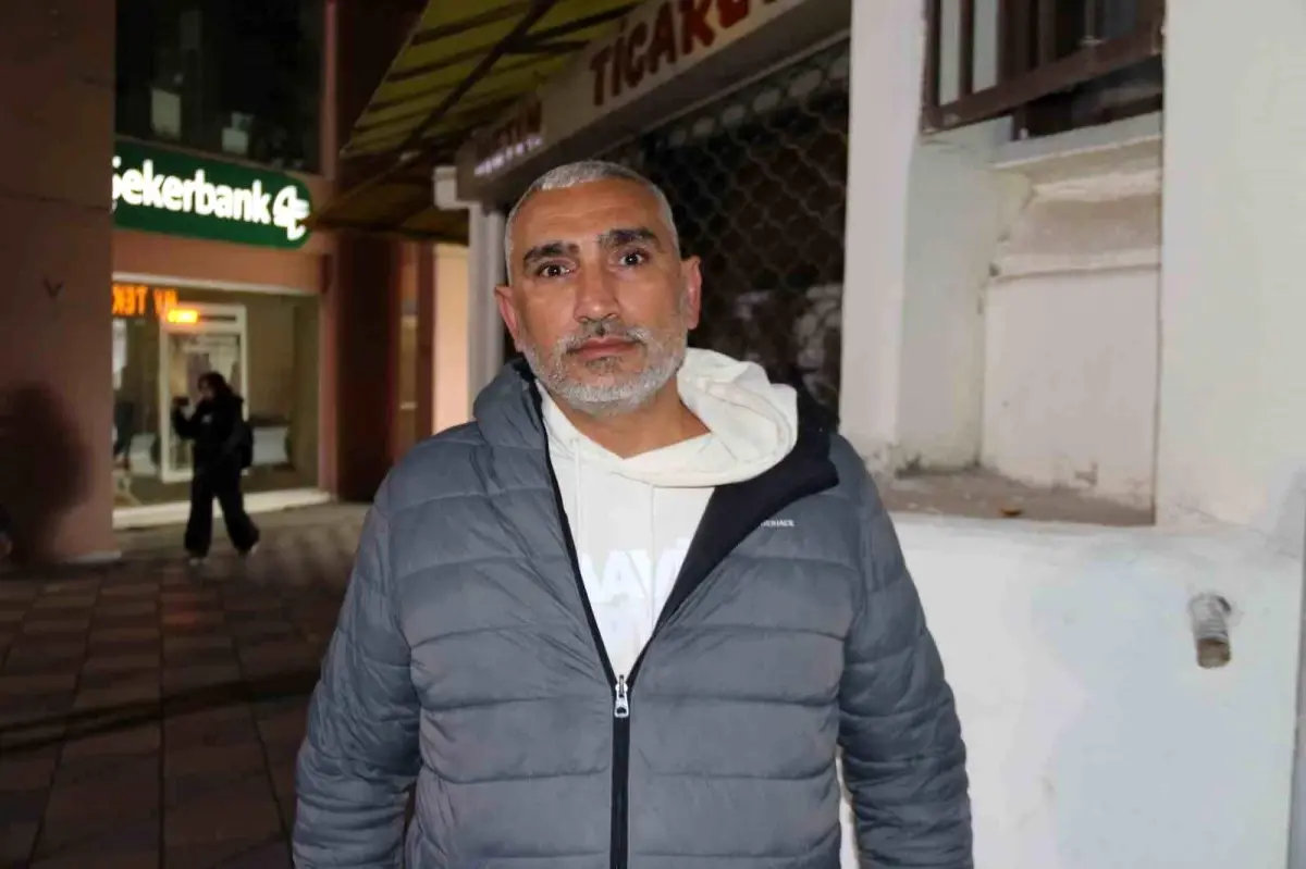 Bozuk Balik Iadesi Isteyen Adam Balikci Tarafindan Darp Edildi