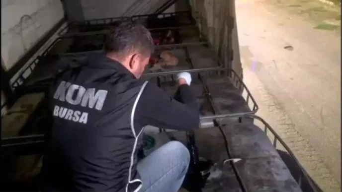 Bursada 26 Bin Litre Kacak Akaryakit Ele Gecirildi