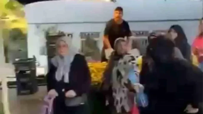 Bursada Semt Pazarinda Hirsizlik Girisimi Panige Neden Oldu