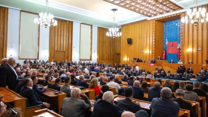 CHP Lideri Ozel Kimse Kibrisi Turkiyenin arka bahcesi gormesin