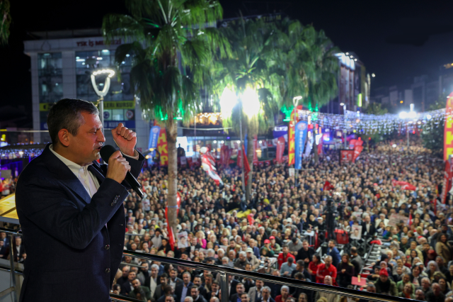 CHP lideri Özel, Arnavutköy'de 4 iddia sıralayıp Başsavcı Gürlek'e seslendi
