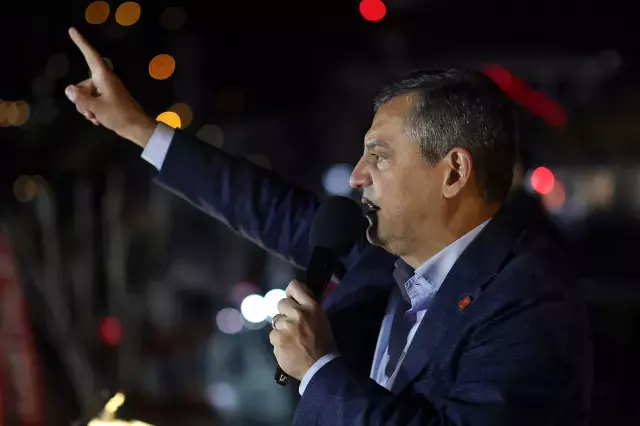 CHP lideri Özgür Özel'den 'ilk 100 gün' vaadi: Kredi kartlarının tüm faizlerini sileceğiz