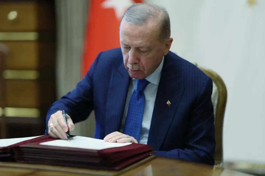 Cumhurbaskani Erdogan imzaladi 20 kisi ve kurumun mal varliklari donduruldu