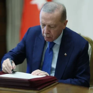 Cumhurbaskani Erdogan imzaladi 20 kisi ve kurumun mal varliklari donduruldu