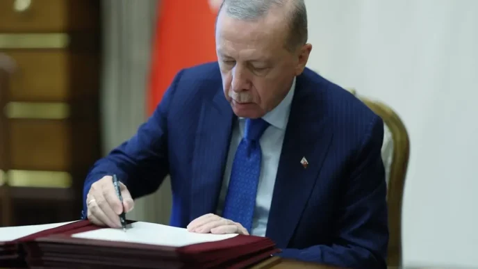 Cumhurbaskani Erdogan imzaladi 20 kisi ve kurumun mal varliklari donduruldu