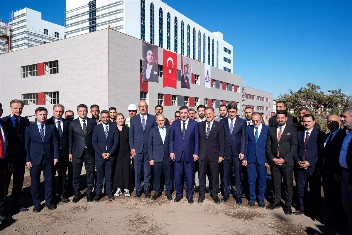 Cumhurbaskani Yardimcisi Yilmaz Bingolde Yapilan Yatirimlari Degerlendirdi