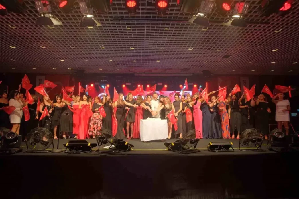 Cumhuriyetin 102. Yılı Coşkuyla Kutlandı 2 Cumhuriyetin 102 Yili Coskuyla Kutlandi