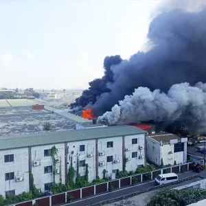 Dakka Havalimaninda Kargo Bolumunde Yangin Cikti