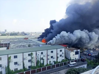 Dakka Havalimaninda Kargo Bolumunde Yangin Cikti