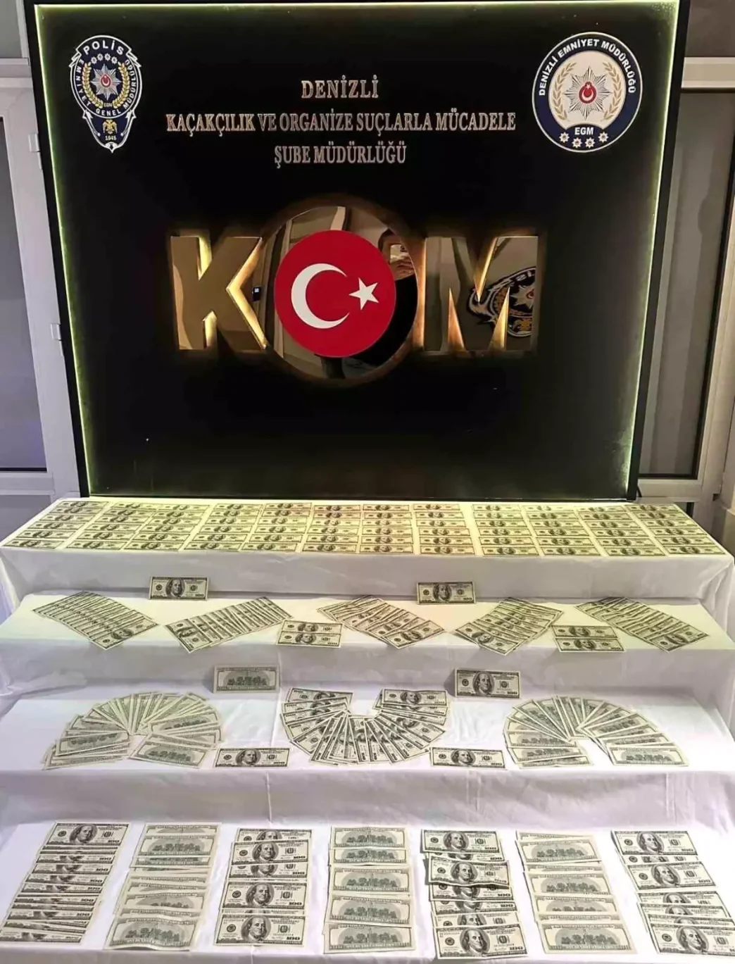 Denizlide Sahte Para Operasyonu 351 Adet Sahte 100 Dolar Ele