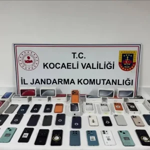 Dilovasinda 50 Kacak Cep Telefonu Ele Gecirildi