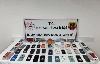 Dilovasinda 50 Kacak Cep Telefonu Ele Gecirildi