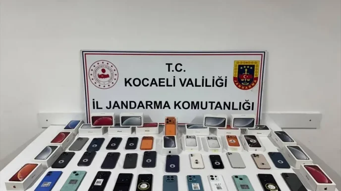 Dilovasinda 50 Kacak Cep Telefonu Ele Gecirildi