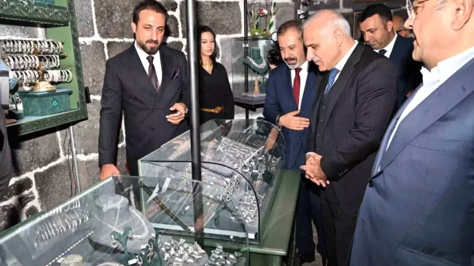 Diyarbakır Hasırevi ve El Sanatları Atölyesi Açıldı 11 Diyarbakir Hasirevi ve El Sanatlari Atolyesi Acildi