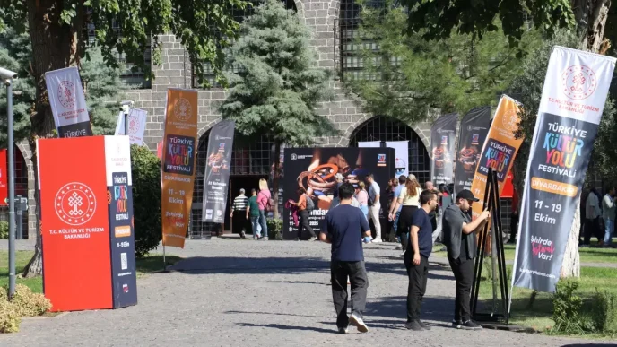 Diyarbakir Kultur Yolu Festivaline Yogun Ilgi 120 Bin Ziyaretci