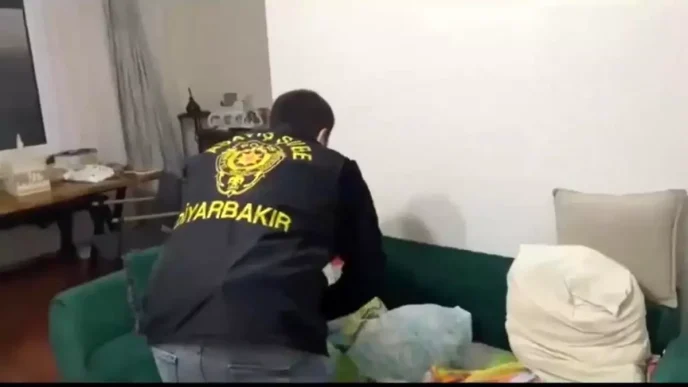 Diyarbakir Merkezli Dolandiricilik Operasyonunda 13 Kisi Yakalandi