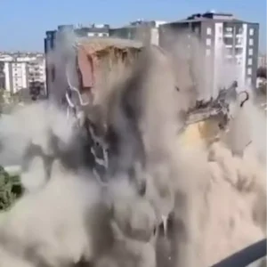 Diyarbakirda Yikim Sirasinda 11 Katli Bina Coktu
