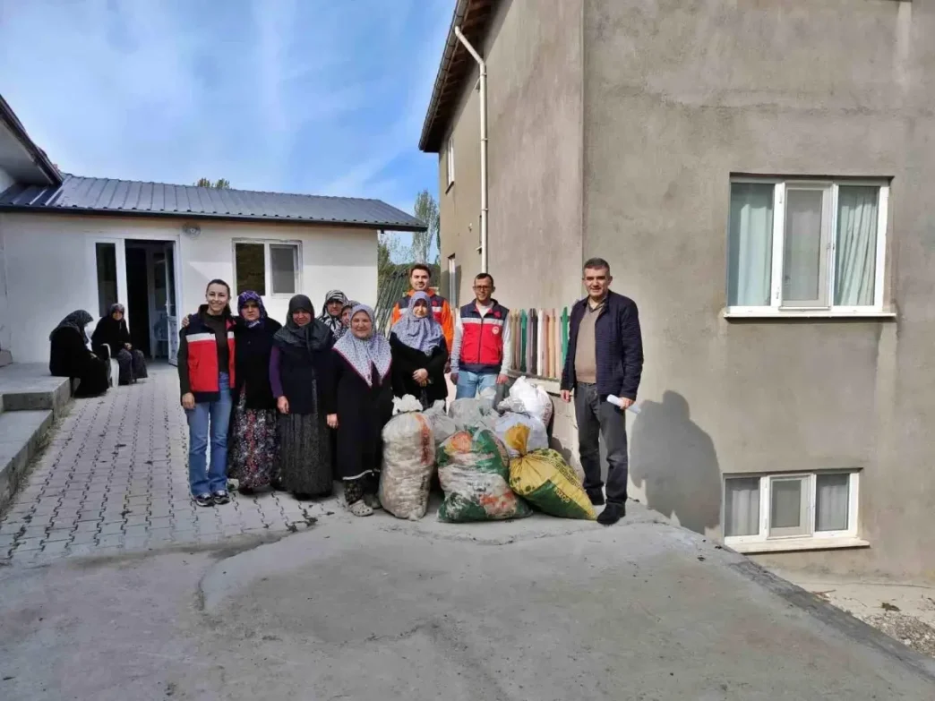 Domanicte Kadin Ureticilere Sarimsak Destegi
