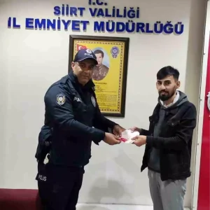 Duyarli Vatandas Unutulan Parayi Sahibine Teslim Etti