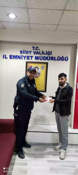 Duyarli Vatandas Unutulan Parayi Sahibine Teslim Etti