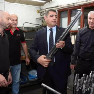 Duzce Valisi Selcuk Aslan Av Tufegi Uretimi Yapan Firmayi Ziyaret