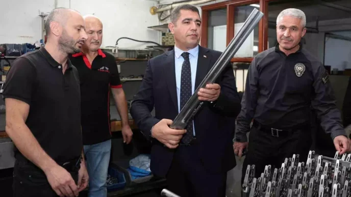 Duzce Valisi Selcuk Aslan Av Tufegi Uretimi Yapan Firmayi Ziyaret