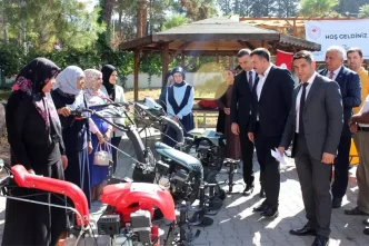 Duzicinde Ciftcilere Tarimsal Ekipman Dagitimi