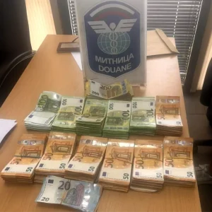 Edirne Kapikulede Kamyonda 101 Bin Euro Ele Gecirildi