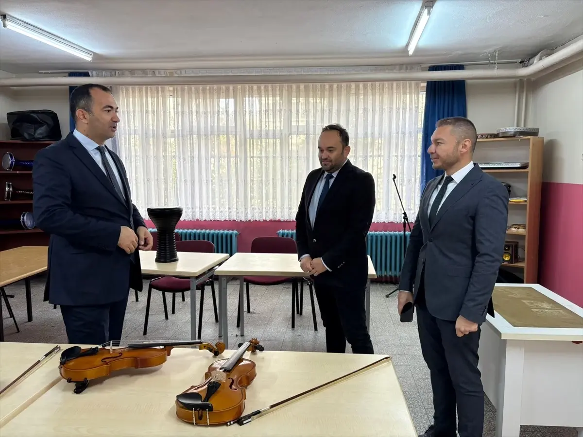 Edirne Milli Egitim Muduru Ferhat Yilmaz Karaagac Ortaokulunu Ziyaret Etti