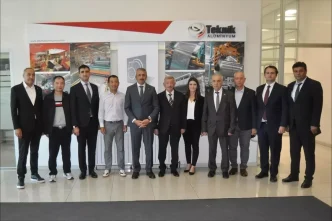 Edirne Valisi Yunus Sezer Tekirdagdaki Aluminyum Fabrikasini Ziyaret Etti