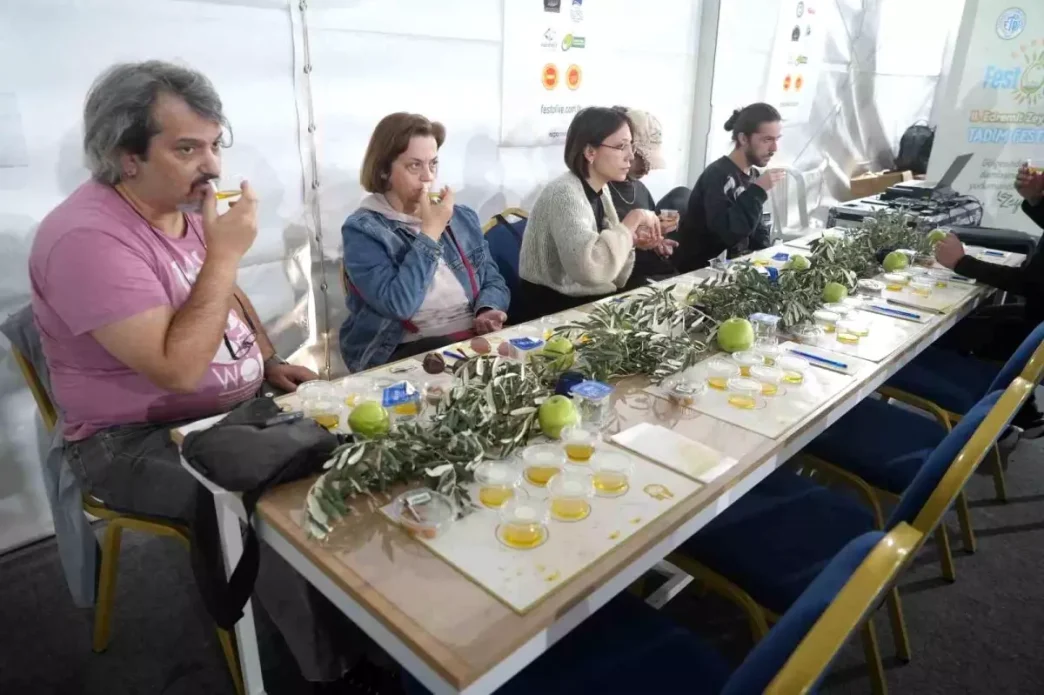 Edremit Zeytinyağı Tadım Festivali'nde Farkındalık Eğitimi 2 Edremit Zeytinyagi Tadim Festivalinde Farkindalik Egitimi