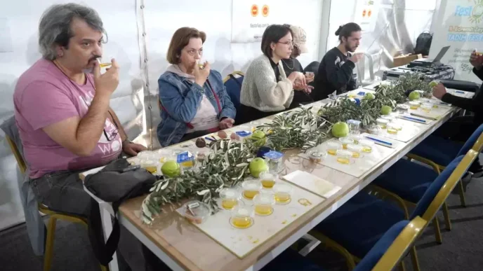 Edremit Zeytinyağı Tadım Festivali'nde Farkındalık Eğitimi 6 Edremit Zeytinyagi Tadim Festivalinde Farkindalik Egitimi