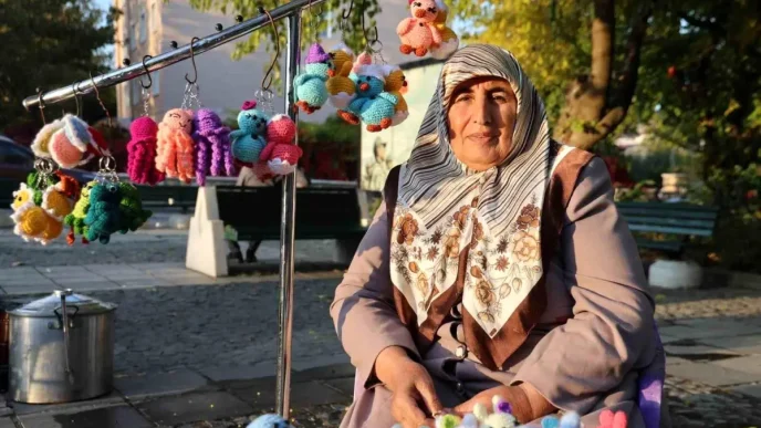 Elazığ'da Deprem ve Kanserle Mücadele Eden Kadın, Amigurumi ile Hayata Tutunuyor 6 Elazigda Deprem ve Kanserle Mucadele Eden Kadin Amigurumi ile Hayata