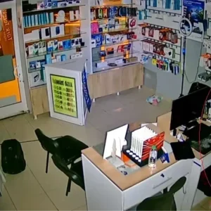 Elazigda Telefon Bayisinde 70 Bin TLlik Hirsizlik