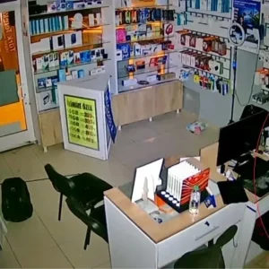 Elazigda Telefon Bayisinden Hirsizlik Supheli Tutuklandi
